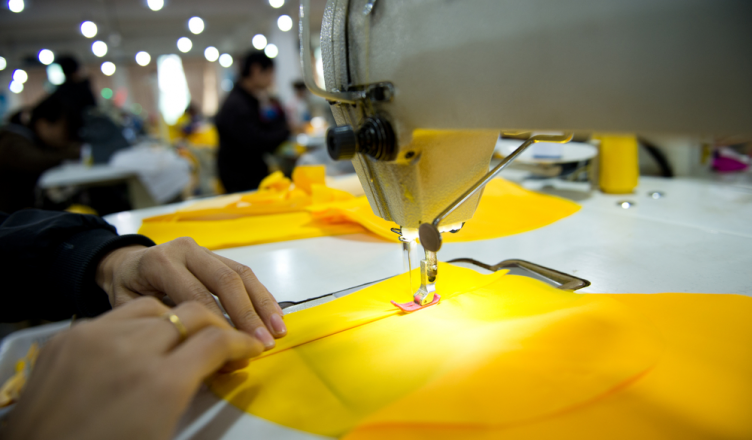 fabricação de roupas e de outros produtos