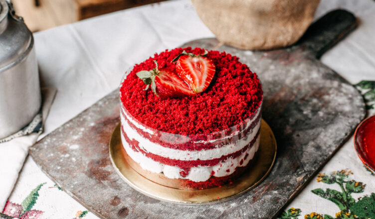 Como Lucrar na Confeitaria com Bolos Red Velvet e Recheio Premium