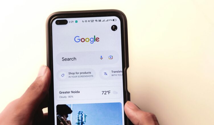Guia de 90 dias para PMEs dominarem o SEO local: Google Business Profile, NAP, avaliações, conteúdo local e KPIs. Atraia clientes da sua região.