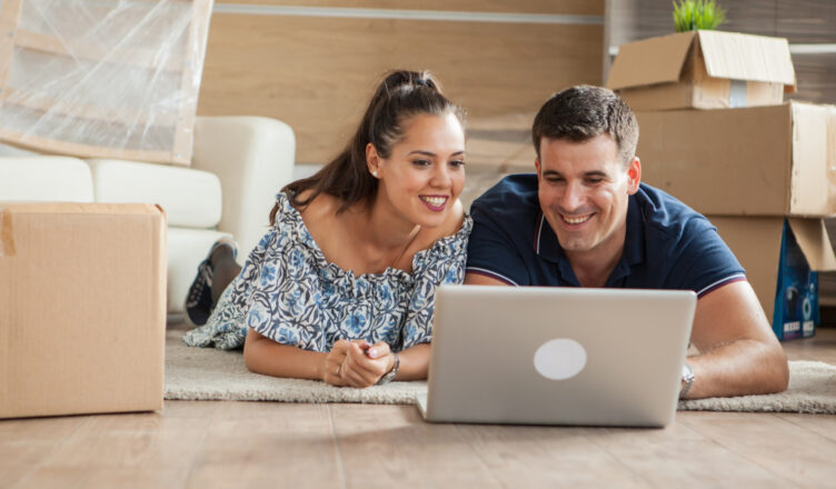 Como alugar uma casa de forma prática usando plataformas digitais?