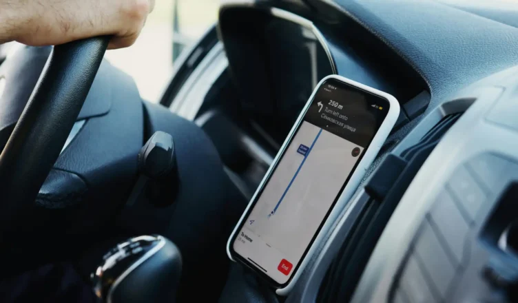 Carro alugado x transporte por aplicativo: o que compensa mais nas férias?