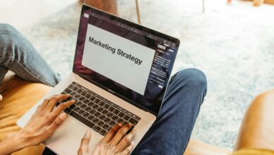 Descubra 7 vantagens de contratar uma agência full service e como uma estratégia integrada pode acelerar o crescimento da sua empresa.