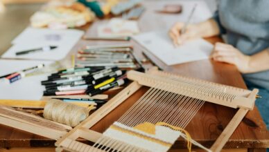 Descubra os erros que fazem empresas desperdiçarem dinheiro com processos manuais e como otimizar recursos e melhorar a eficiência.