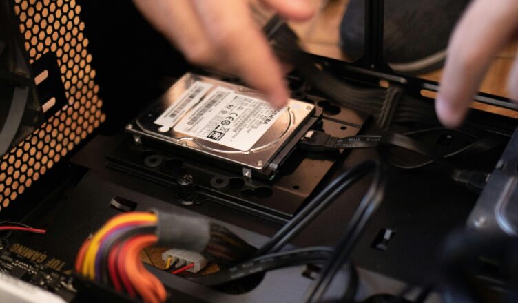 Ryzen 7 5700X e RTX 5060 no Blender oferecem ótimo desempenho em render e viewport, com fluidez em cenas complexas e ciclos GPU acelerado.