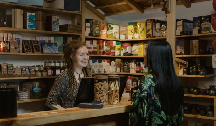 Descubra as vantagens de integrar diferentes pontos de contato com o cliente para simplificar a gestão, ampliar o alcance do negócio e melhorar a experiência de compra