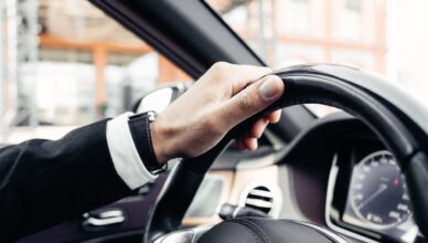 O aluguel de carros para empresas otimiza a mobilidade corporativa, reduz custos e facilita a gestão de veículos para equipes.
